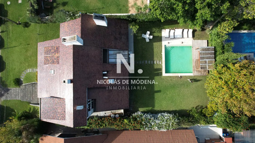 Casa A La Venta En Playa Mansa Punta Del Este, Gran Tamaño Ubicada En Zona Privilegiada.