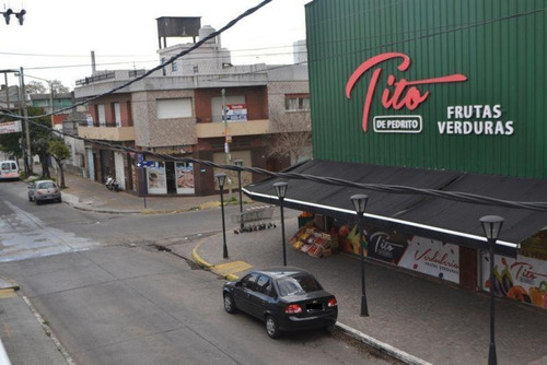 Imagen 6 de 9 de Balcon A La Calle - Muy Luminoso - Zona De Comercios - Excelente Ubicacion