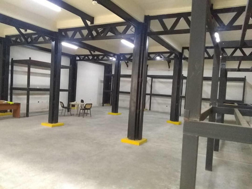 Galpones Con Locales En Venta En Centro Barquisimeto Lara -- %%m-c-t%% Cod. 23 Guion 2 3 5 2 2