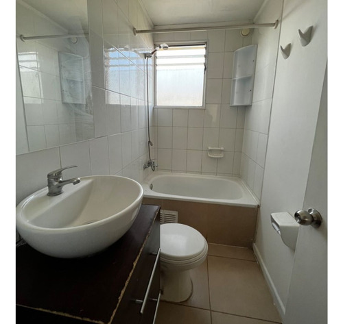 Hermosa Casa En Venta, 2 Pisos, 2d1b, Sector Tranquilo, Club
