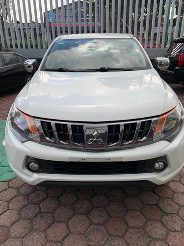 Imagen 10 de 14 de Mitsubishi L200 2018 2.4 Cabina Doble 4x2 Mt