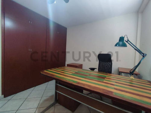 Amplio Townhouse Ubicado En C.r Villas De Oriente