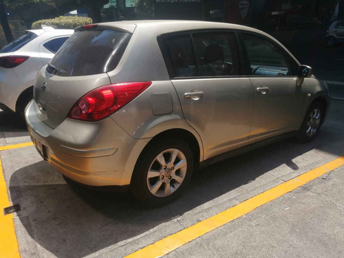 Imagen 3 de 8 de Nissan Tiida 2008 5p Hatch Back Emotion 6vel
