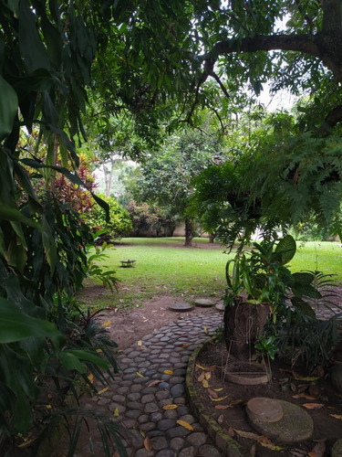 Best House Vende Estupenda Casa En El Country Club Chacao, Caracas.