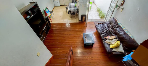 Imagen 2 de 15 de Casa De Pasillo Con 2 Dormitorios, 2 Baños Y Patio En Pleno Barrio Martin