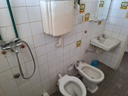 Cayambe Y Juan Rosas. Complejo Viviendas. 1er Piso. 2 Dorm