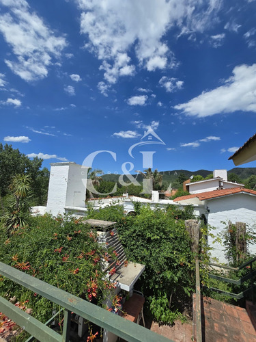 Casa Esquina De 3 Dormitorios Con Pileta Frente Al Rio En Playas De Oro, Villa Carlos Paz