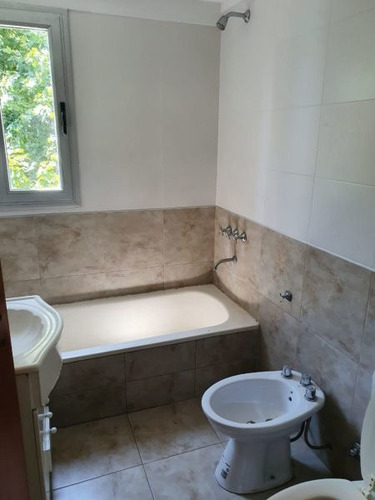 Imagen 3 de 7 de Departamento En Venta En Caseros