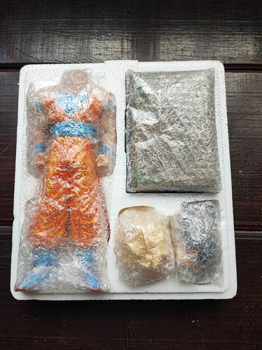 Dragon Ball Son Goku 1/6 33cm (Usado)