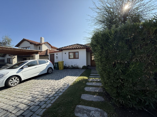 Venta Casa En Condominio Con Acceso A Laguna Piedra Roja