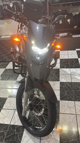 Moto Completa,bem Conservada E Já Vai Com Acessórios
