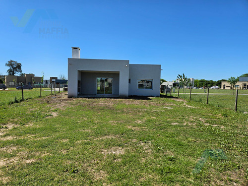 Casa En Venta 4 Ambientes En Santa Lucia - Pilar Del Este