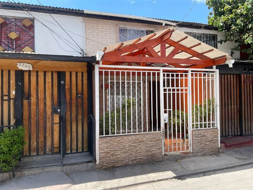 Casa En Venta De 3 Dorm. En Maipú