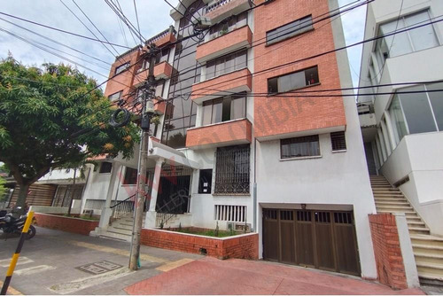 En Venta Apartamento Primer Piso En Edificio Del Barrio Granada Cali