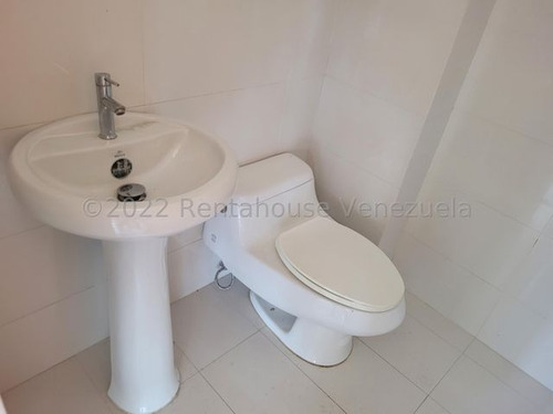 Imagen 4 de 12 de Galpón En Alquiler Código: 22-24626 Boleita Norte 04143448628