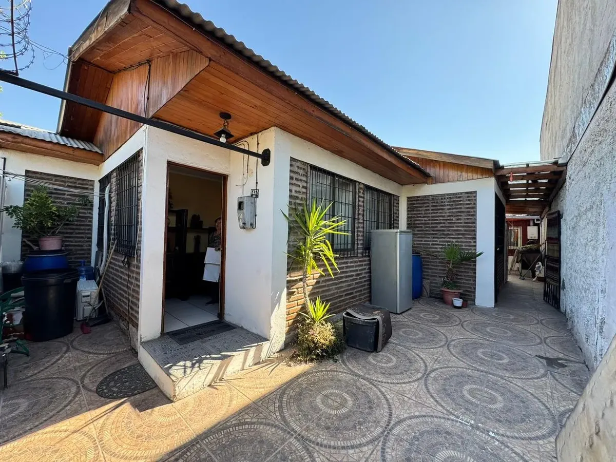 Imagen 2 de 22 de Espaciosa Casa Cercana A Estacion Cardenal Caro