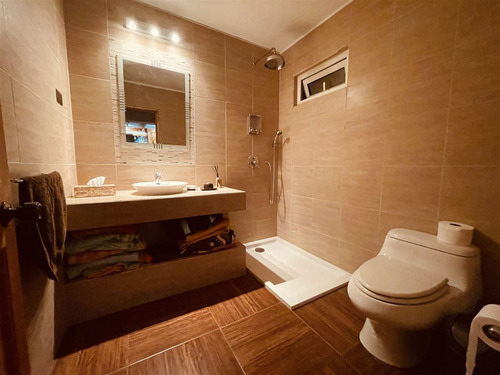 Casa En Venta De 5 Dorm. En Lo Barnechea