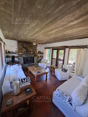 Casa A La Venta De 3 Dormitorios En Punta Del Este Con Un Magnífico Terreno De 3000 Mts2