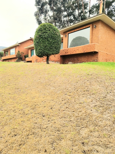 Casa En Agradable Condominio/ Cerro Grande
