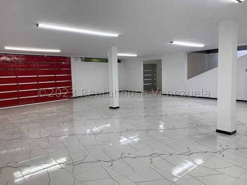Exclusiva Casa Remodelada Con Piscina, Sauna, Area De Jardin, Estacionamiento 12 Vehiculos Casilla Vigilancia A Estrenar Concepto Moderno Exclusiva Zona Privada Palmarito Estef 24-15119