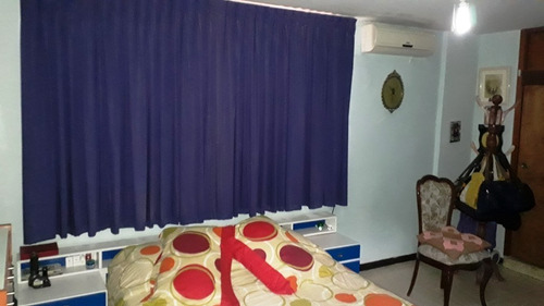 Imagen 5 de 9 de Venta Casa Urb. Lomas Del Este, Valencia