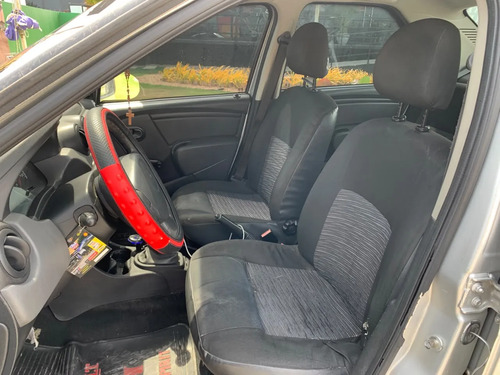 Se Vende Renault Logan 2013, Motor 1.4 C.c., Un Vehículo Con