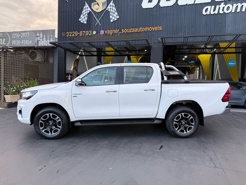 Toyota Picape Cabine Dupla Toyota Hilux Cabine Dupla 2.7 SR CD 4x2 (Flex) (Aut)