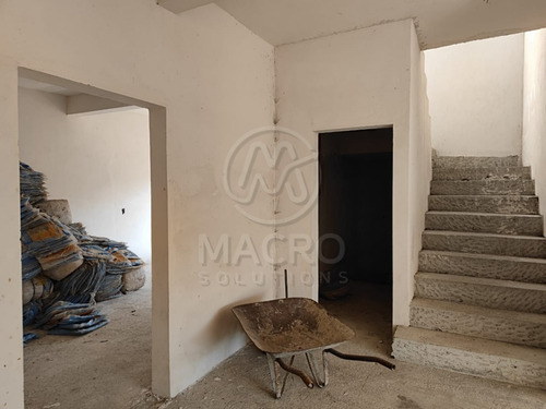 Casa En Venta En Col. Narciso Mendoza Con Amplias Recamaras Y Jardín.