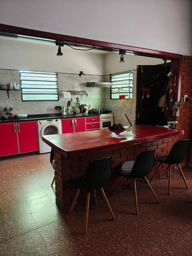Casa En Venta - 3 Dormitorios 2 Baños - Sarandí