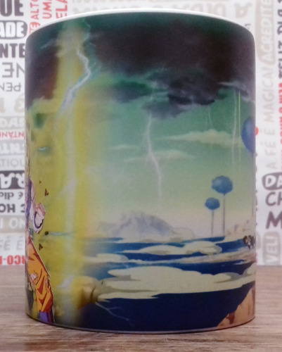 Caneca Mágica Goku Super Sayajin Vs. Freeza - Dragon Ball Z