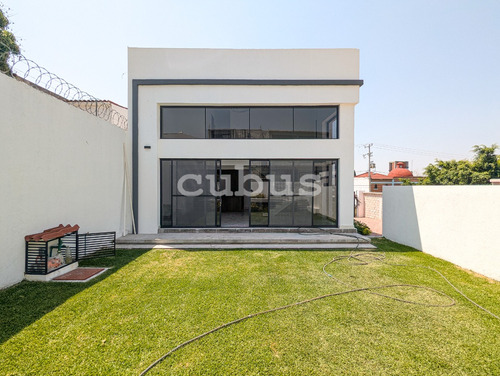 Casa Con Alberca En Venta En Fraccionamiento En Oaxtepec, Morelos