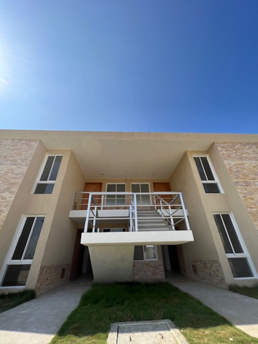 Yosmar Y Fernando Venden Apartamento En Tucacas, Res. Cartago - Edo. Falcon