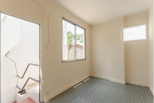 Venta-tipo Casa- Ph 3 Amb. C/ Local En Esquina