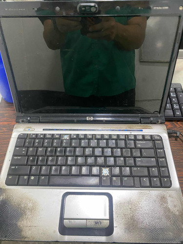 Laptop Hp Dv2000, No Enciende Para Repuesto O Repararla.