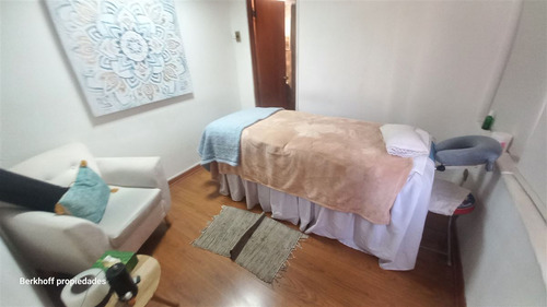 Oficina En Venta, 1/2 Cuadra Del Metro Alcántara, Las Condes