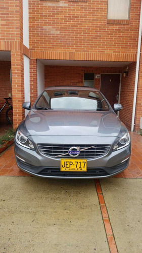 Volvo S60 2017 T4 2.0 Gris Osmio