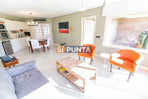 Imagen 25 de 30 de Mansión De Estilo Clásico En Venta En El Corazón De Beverly Hills.