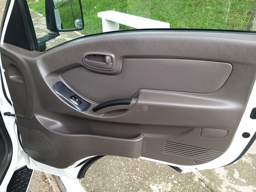 Imagem 9 de 15 de Hyundai Hr 2017 2.5 Hd Cab. Curta S/ Carroceria Tci 2p