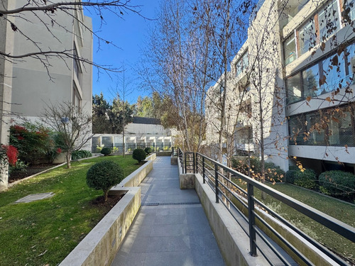 En Primer Piso, Con Jardín Y Vista A Verde Con Conectividad