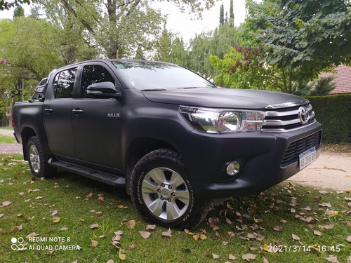 Toyota Hilux 2.8 Cd Srv 177cv 4x4 2017