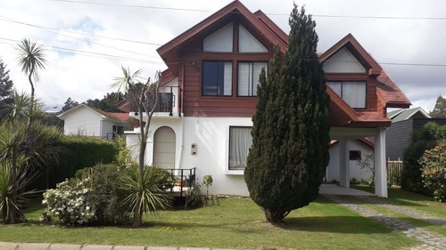 Amplia Casa En Pingueral - A 2 Cuadras Del Mar Y Comercio