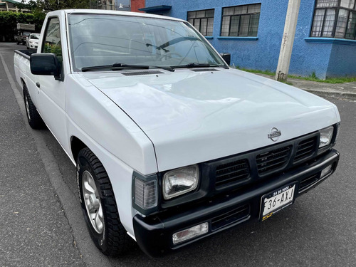 Imagen 2 de 13 de Nissan Np300 Largo Tm5 Mt 1999
