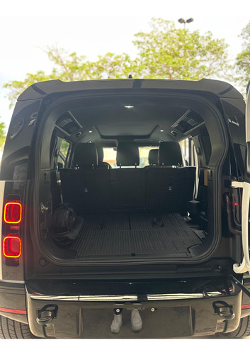 Land Rover Defender 110 Dynamic SE