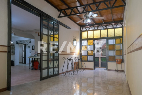 Imagen 10 de 13 de Casa En Venta Trigal Norte Calle Cerrada , Las Clavellinas