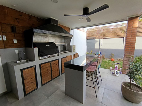 Exclusiva Casa En Condominio En Venta De 4 Dorm. En Machalí