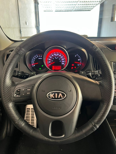 Imagem 7 de 18 de Kia Cerato