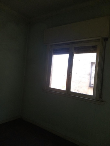 Imagen 6 de 8 de Departamento En Alquiler En Segundo Piso Por Escalera Pleno Centro De Lanus