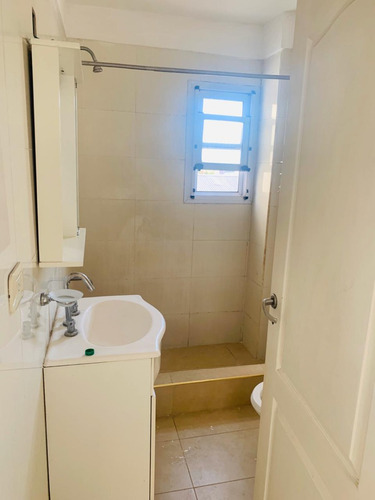 Duplex En Alquiler De 3 Ambientes Con Cochera En Berazategui Centro