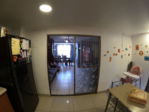 Casa En Venta De 4 Dorm. En Maipú