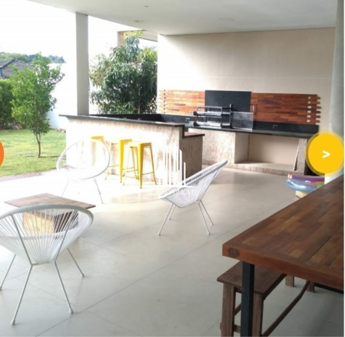 Imagem 4 de 15 de Casa Em Condomínio Fechado , Com 4 Quartos E 4 Suites , Piscina , Sala Ampla Com Pé Direito Duplo . - Al1250
